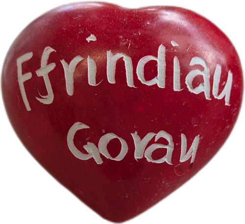 Calonnau Coch Ffrindiau Gorau