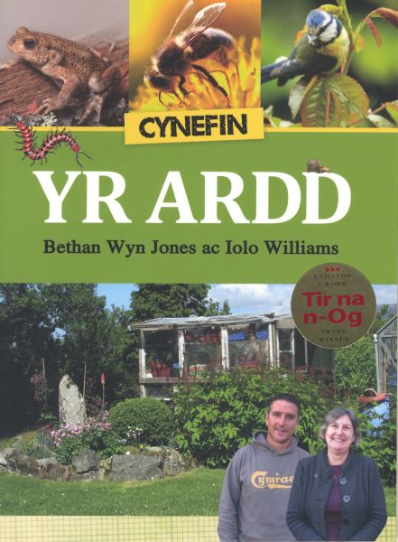 Yr Ardd Be than W Jones a Iolo Williams
