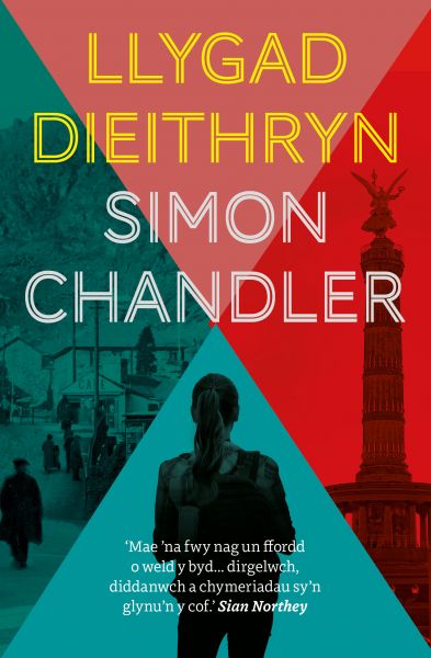Llygad Dieithryn Gan Simon Chandler