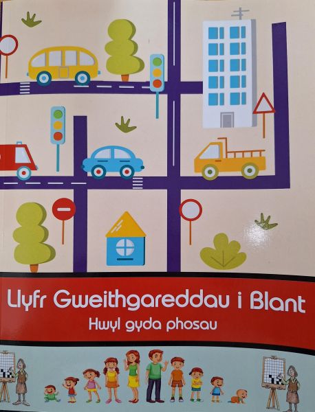Llyfr Gweithgareddau Hwyl Gyda Posau