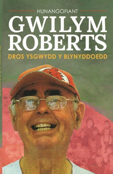 Gwilym Roberts: Dros Ysgwydd y Blynyddoe